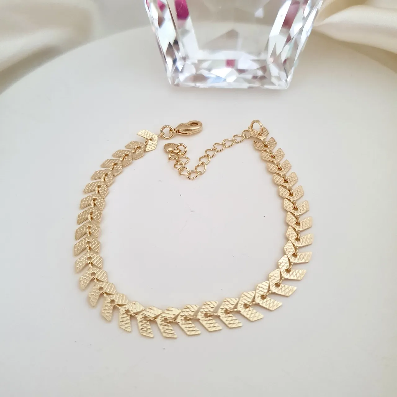 Pulseira flecha fosca diamantada