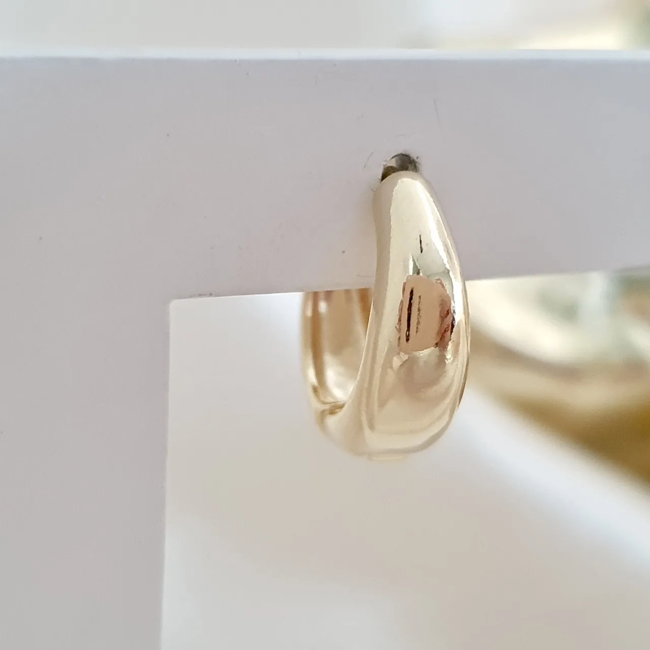 Brinco argola click gota 1,5cm