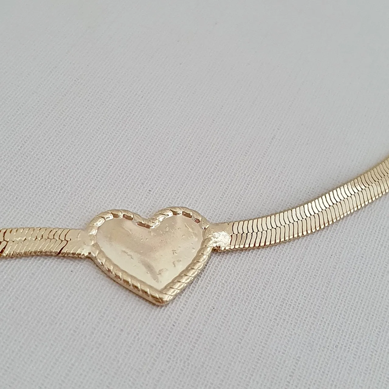 Colar choker malha e coração