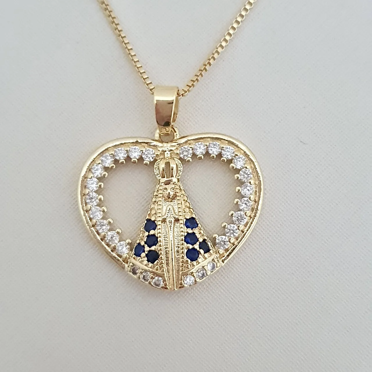 Colar com pingente coração Nossa Senhora cravejado com zircônia