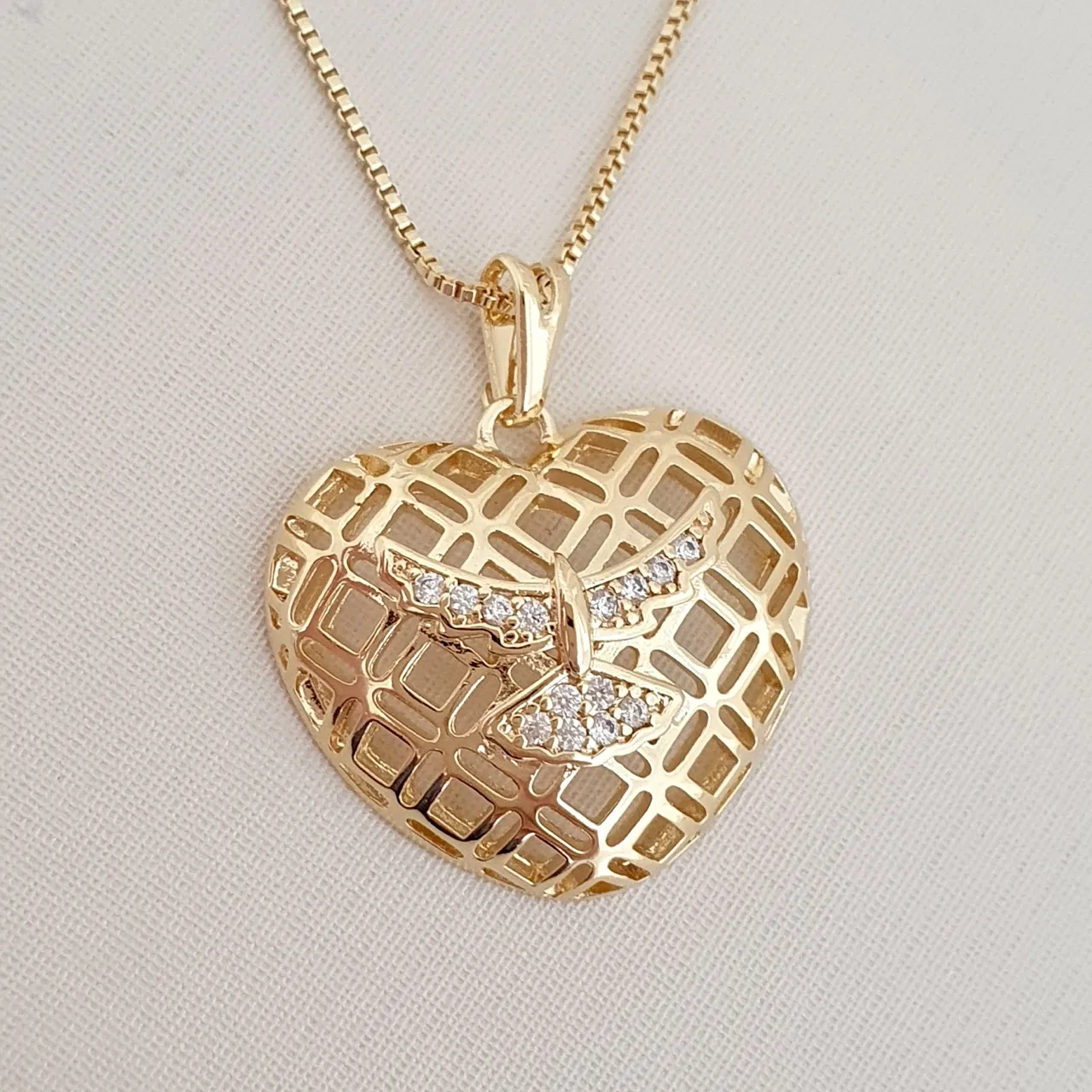 Colar pingente coração e Espírito Santo de zircônia