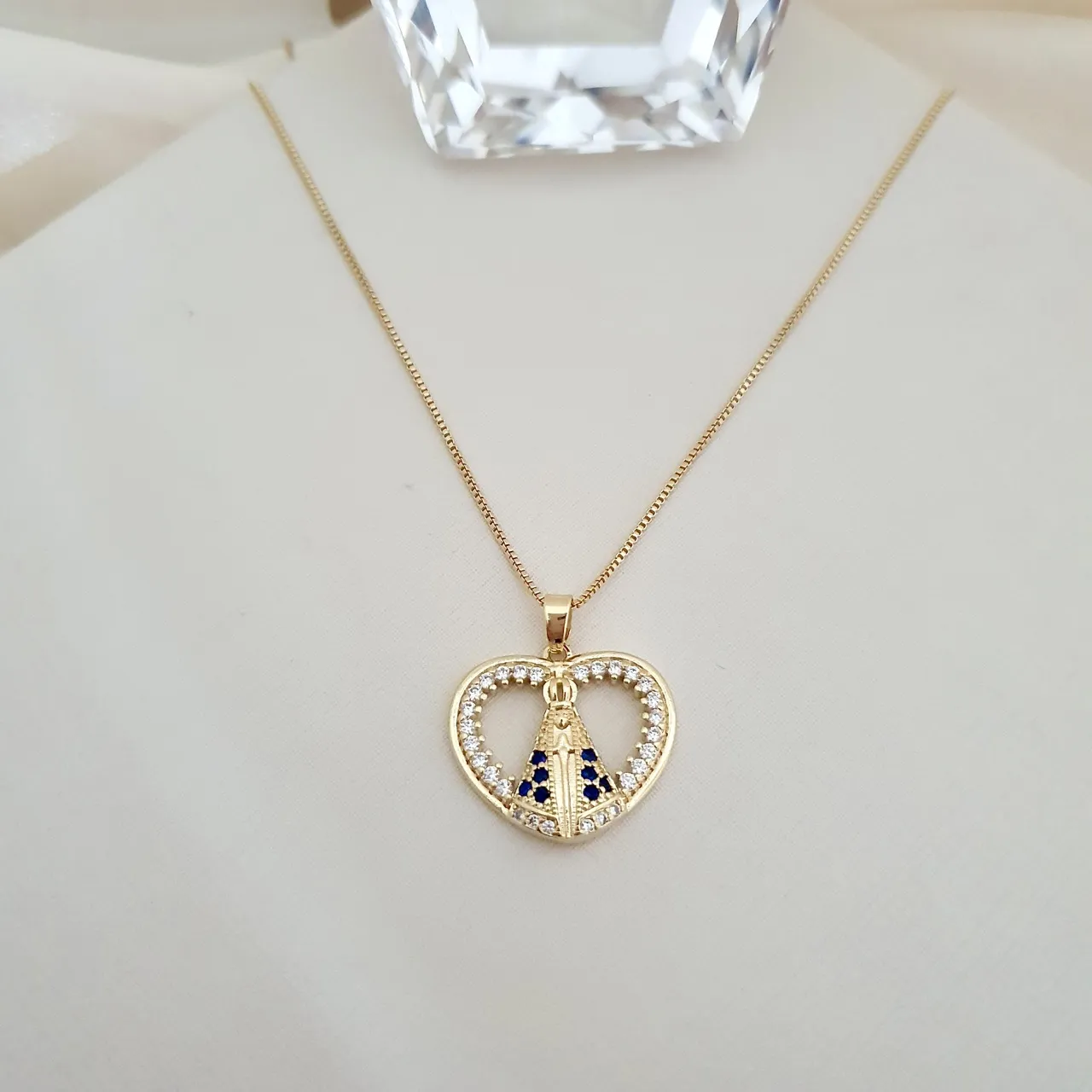 Colar com pingente coração Nossa Senhora cravejado com zircônia