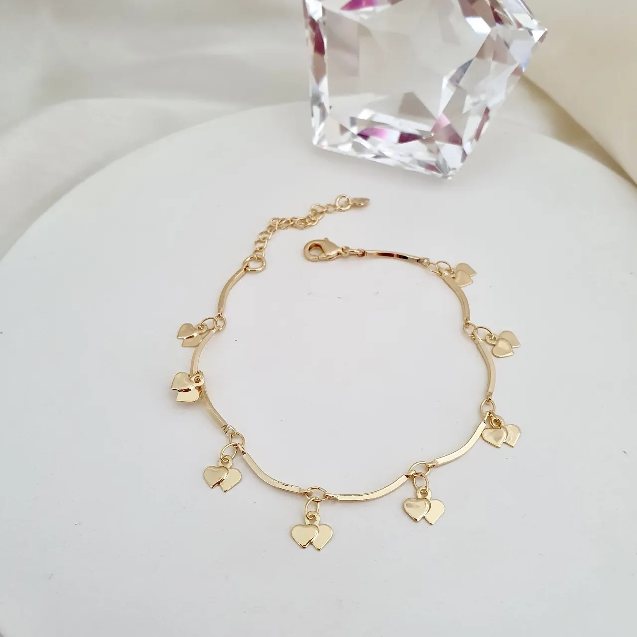 Pulseira com pingentes dois corações