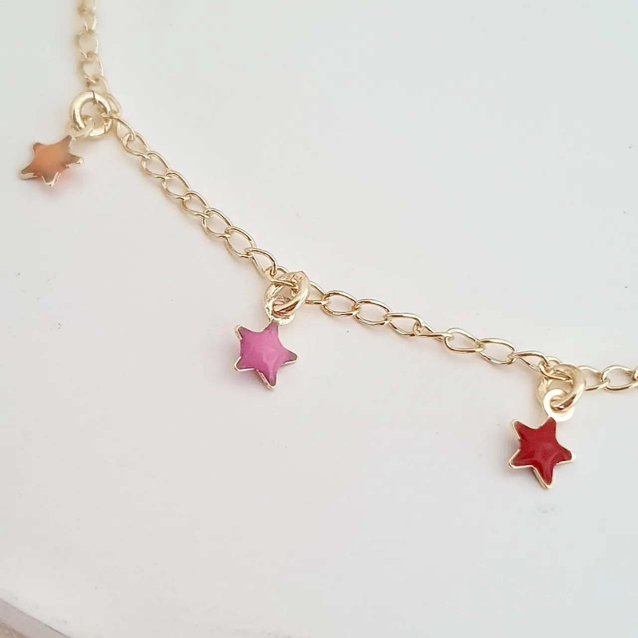 Tornozeleira estrelas coloridas
