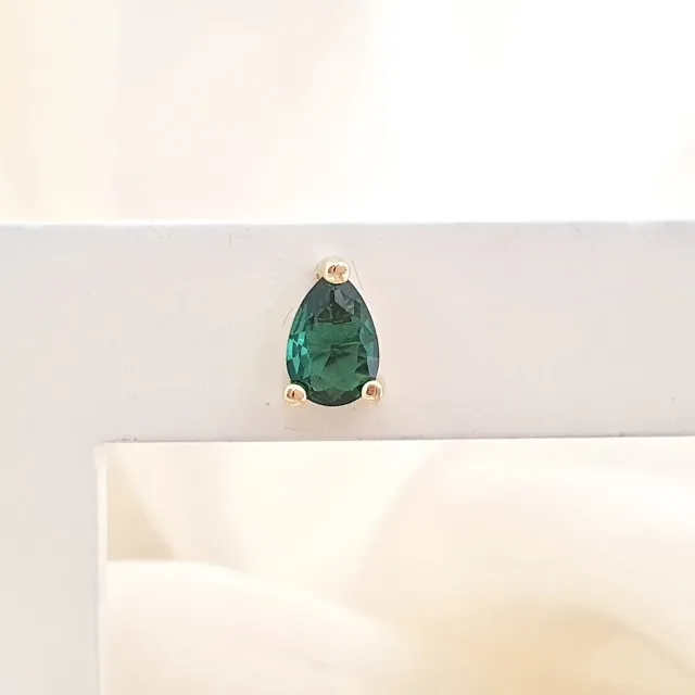 Brinco gota de zircônia verde