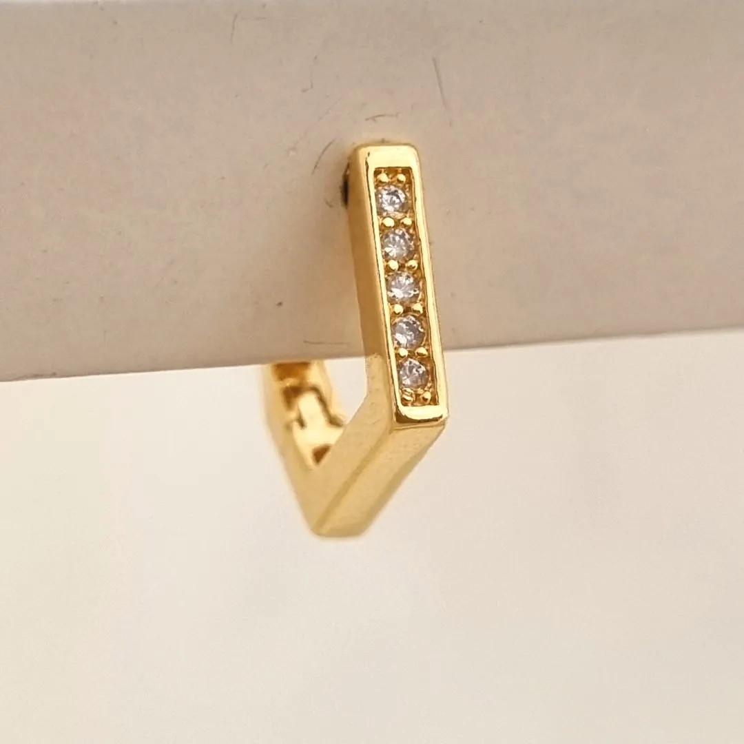 Brinco argola click quadrada zircônia