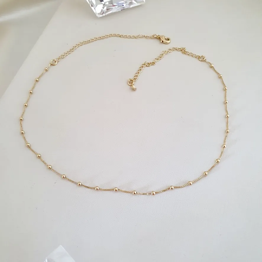 Colar choker bolinhas