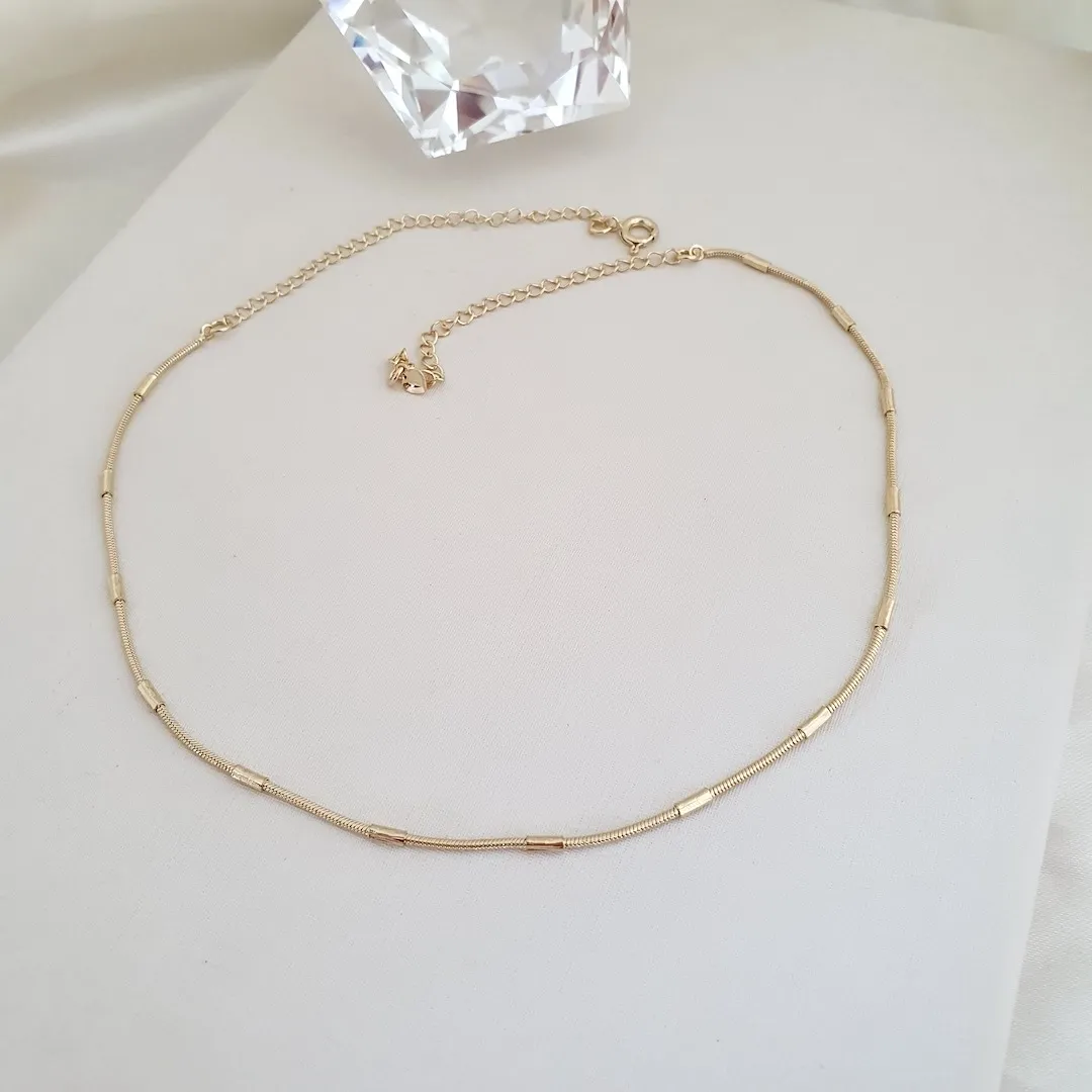 Colar choker tubos