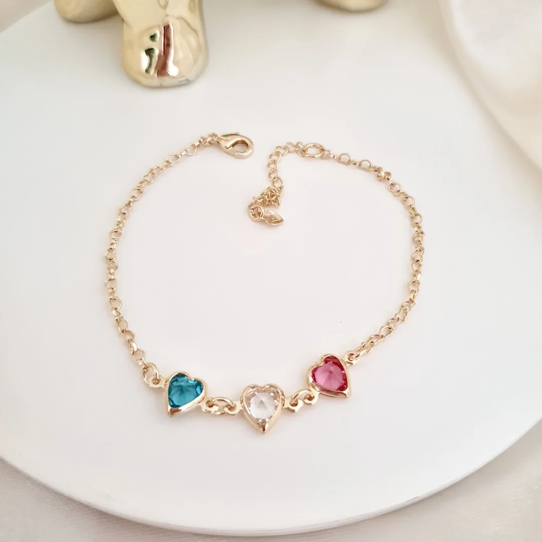 Pulseira 3 corações coloridos rosa, azul e cristal