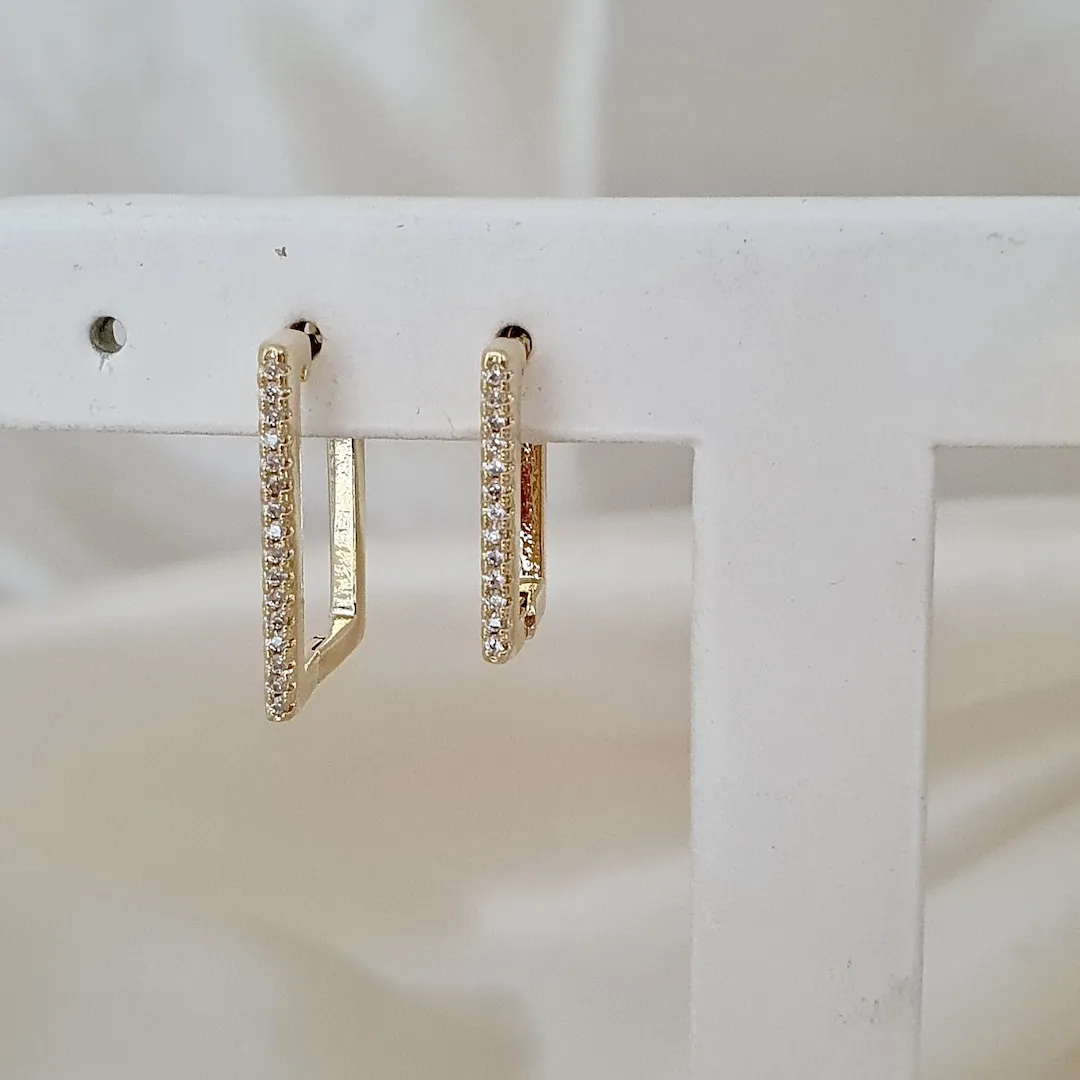 Brinco dupla argola click quadrada zircônia