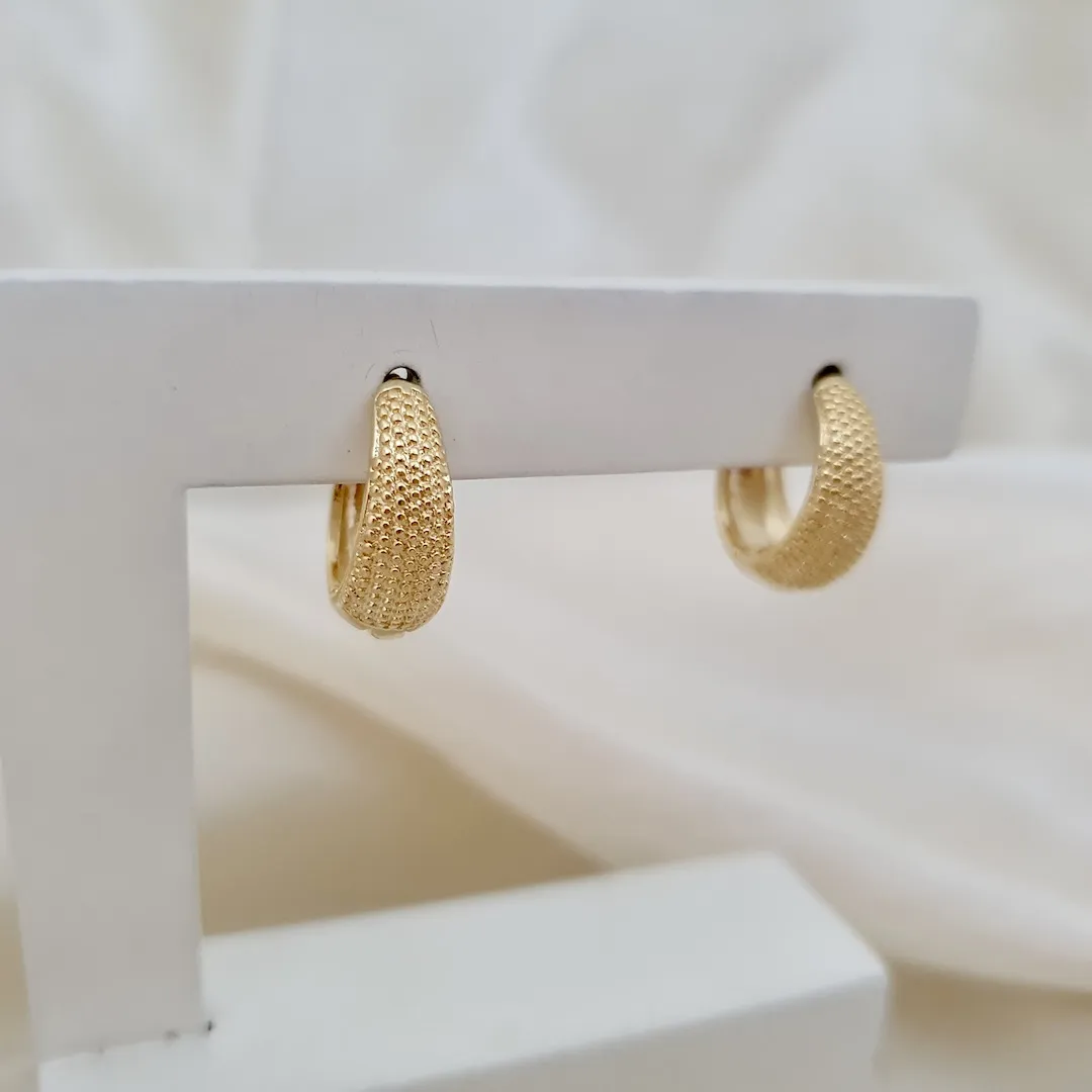 Brinco argola gota fosca