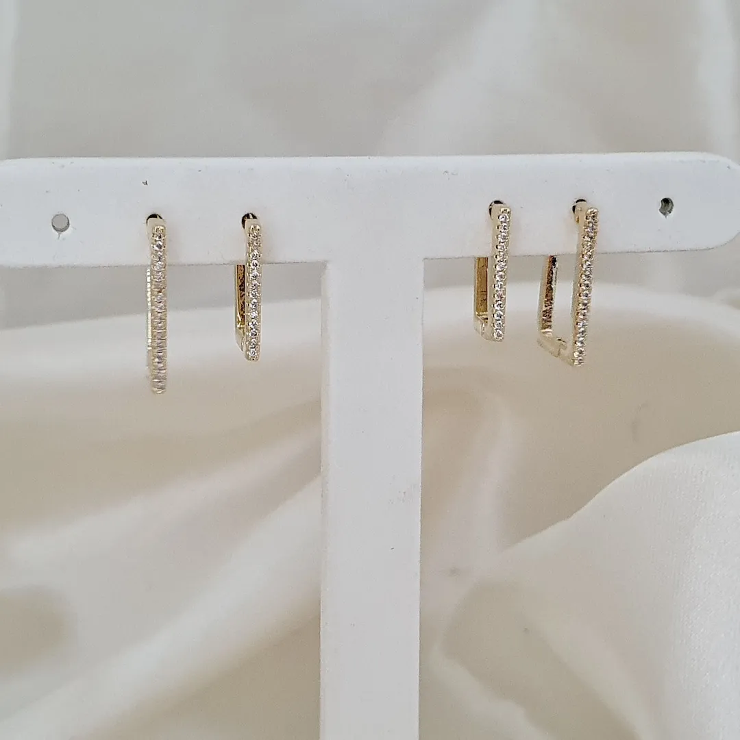Brinco dupla argola click quadrada zircônia