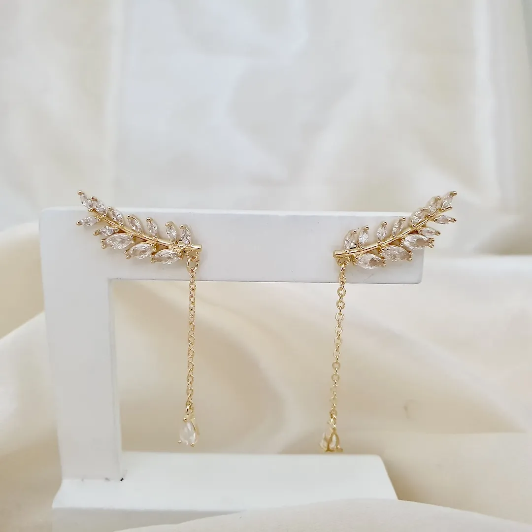 Brinco ear cuff galho folhas de zircônia e pingente