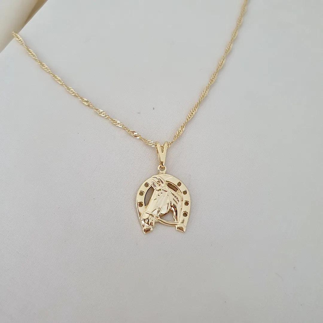 Colar pingente cavalo e ferradura