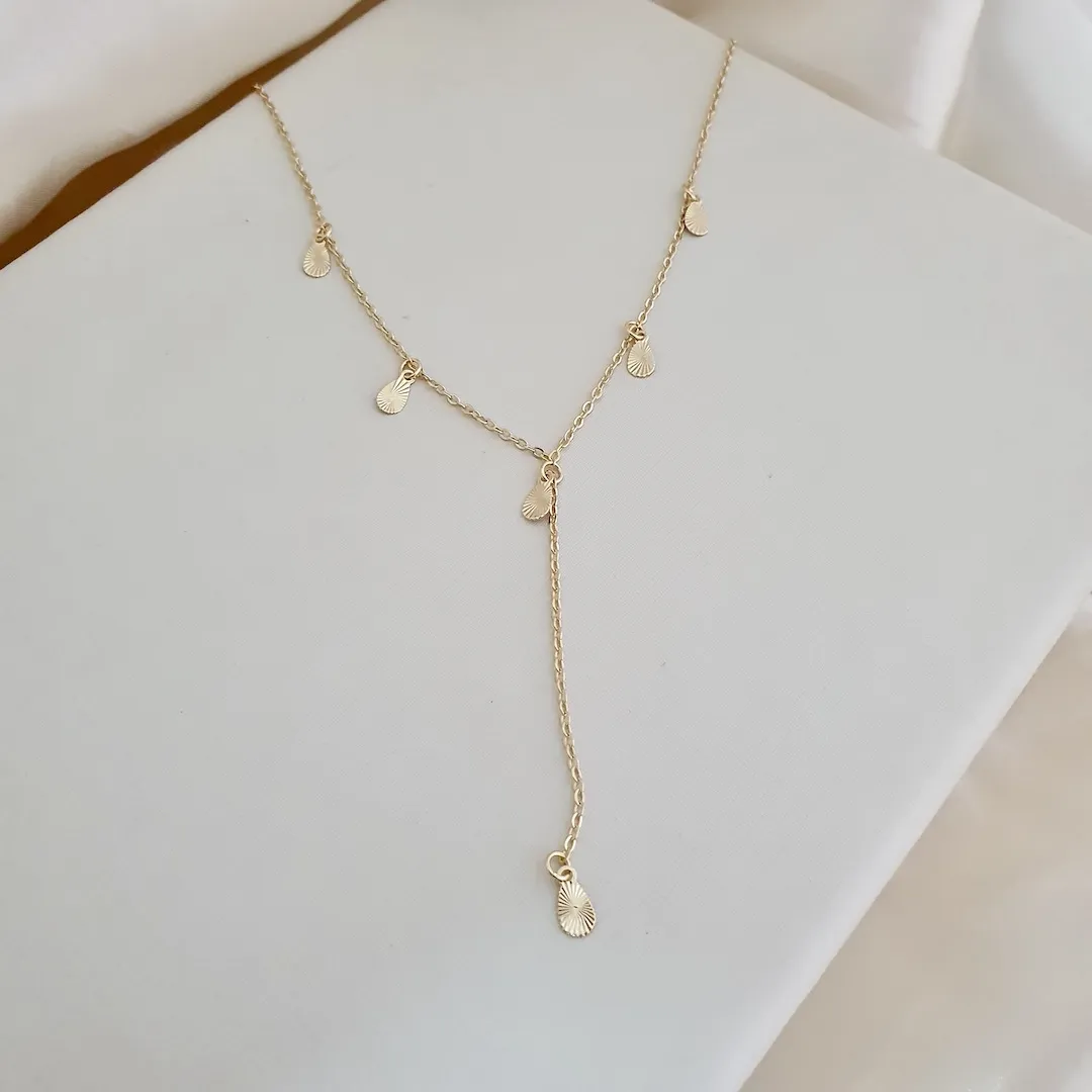 Colar gravatinha gota diamantada