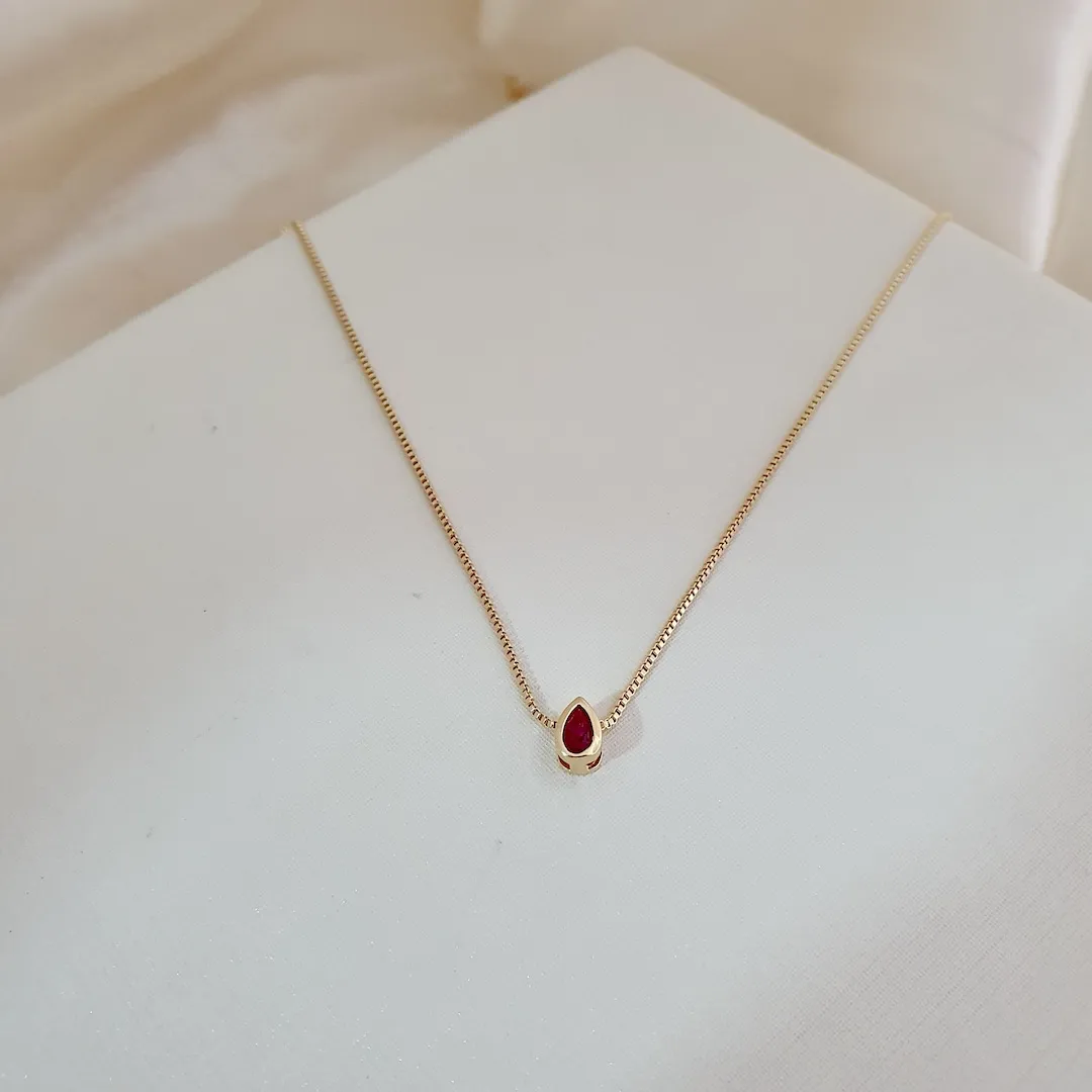 Colar pingente gota zircônia rosa
