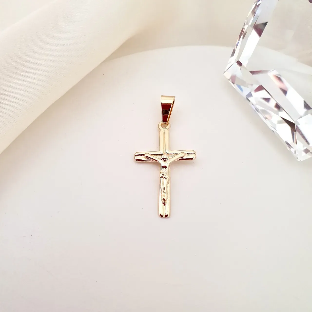 Pingente cruz com Jesus (crucifixo)