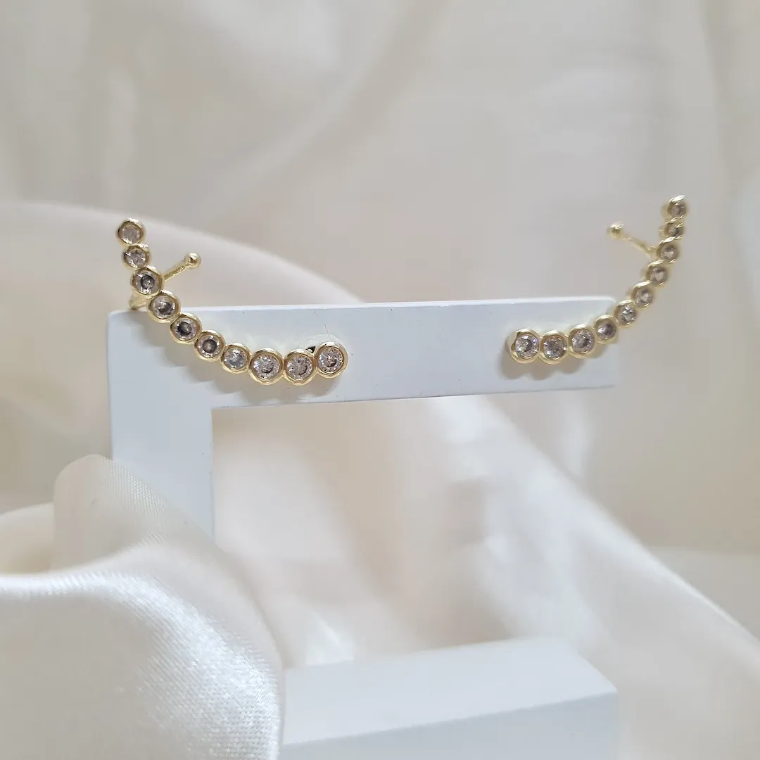 Brinco ear cuff zircônias redondas