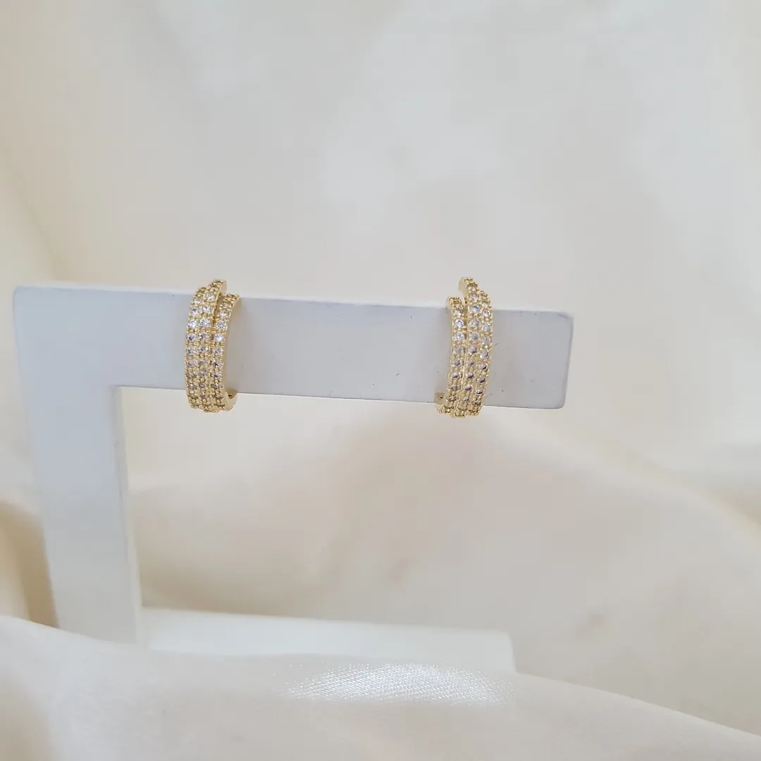 Brinco meia argola ear hook 3 aros cravejados de zircônia