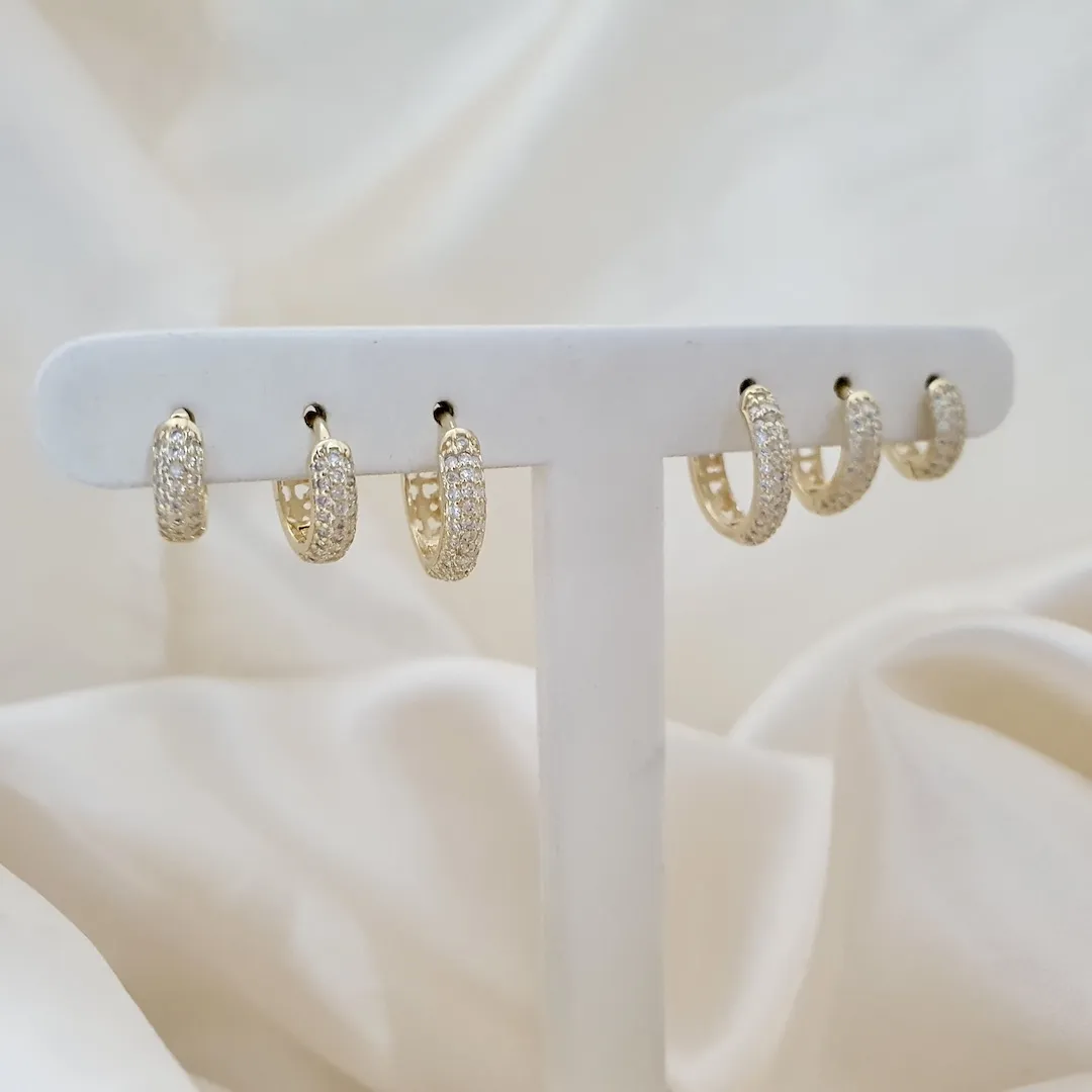 Brinco argola click trio 3 fileiras de zircônias cravejadas