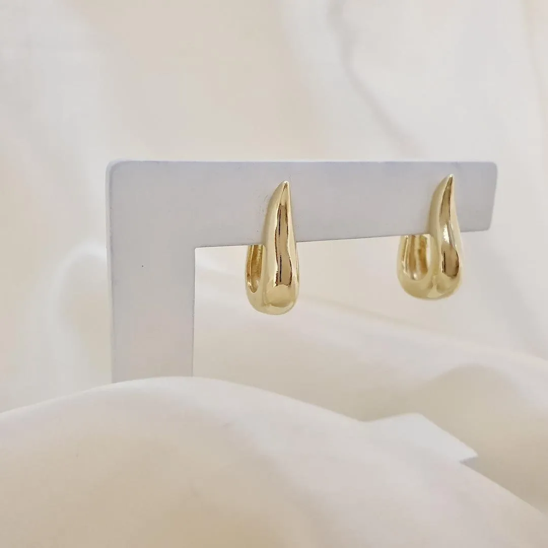 Brinco meia argola gota larga