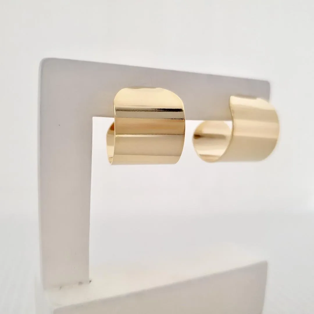 Brinco argola larga 1,8cm x 1,6cm