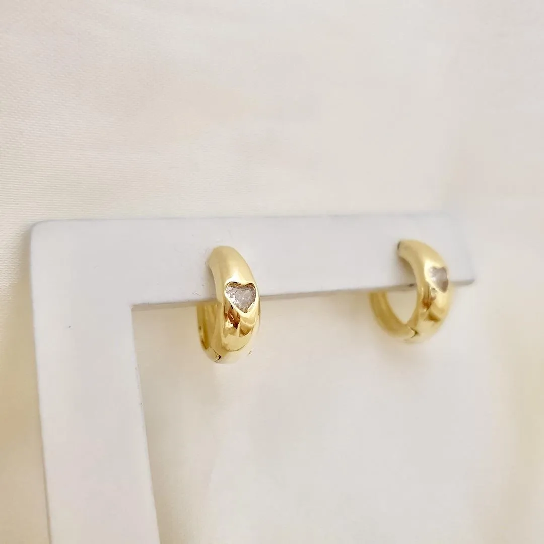 Brinco argola click coracao zirconia