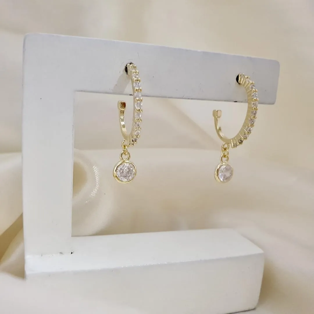 Brinco meia argola cravejada zirconia com pingente ponto de luz zirconia
