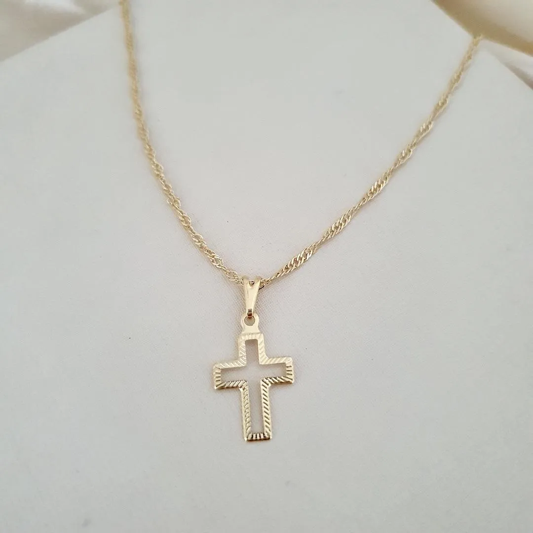Colar pingente cruz diamantada vazada