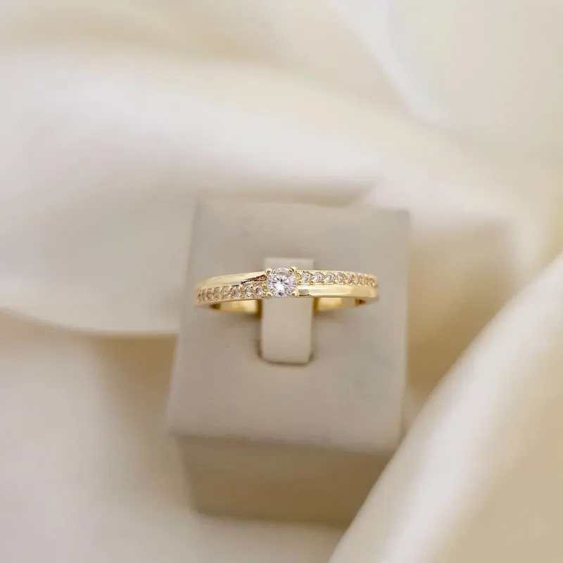 Anel aparador zirconia e aro metade cravejado zirconia