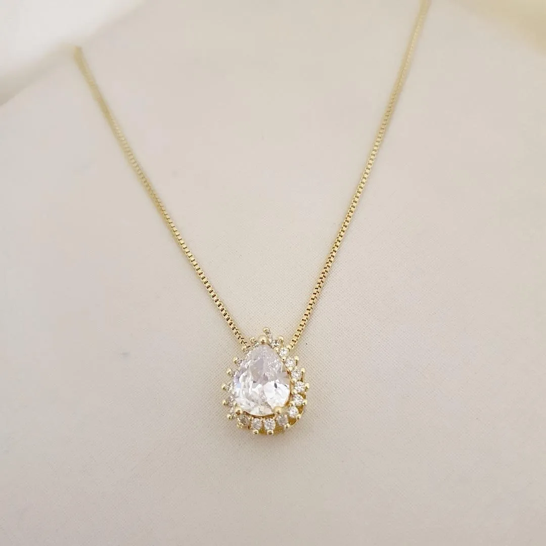 Colar pingente gota zirconia e contorno cravejado zirconias
