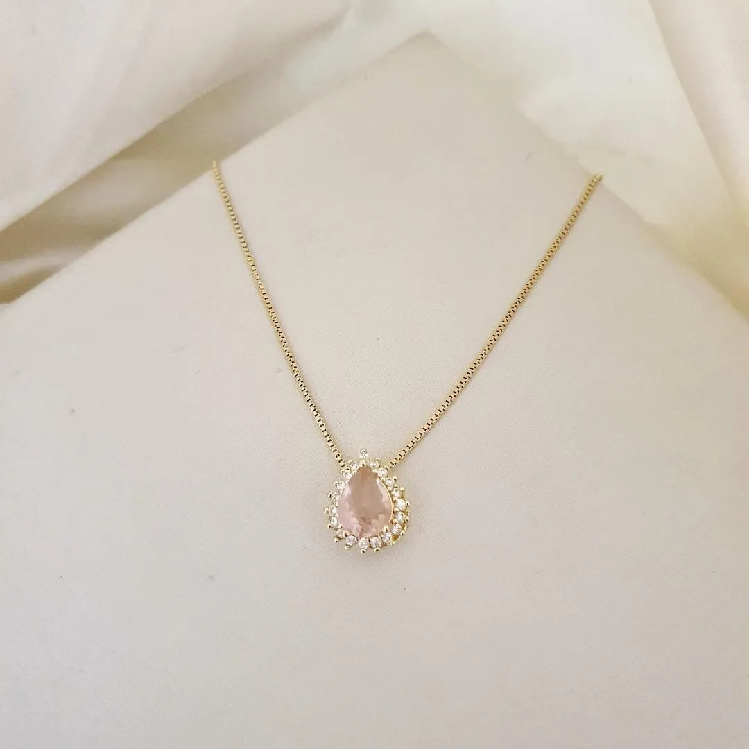 Colar pingente gota zirconia rosa e contorno cravejado zirconias