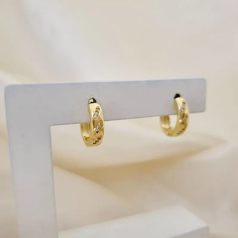 Brinco argola click detalhes zirconia