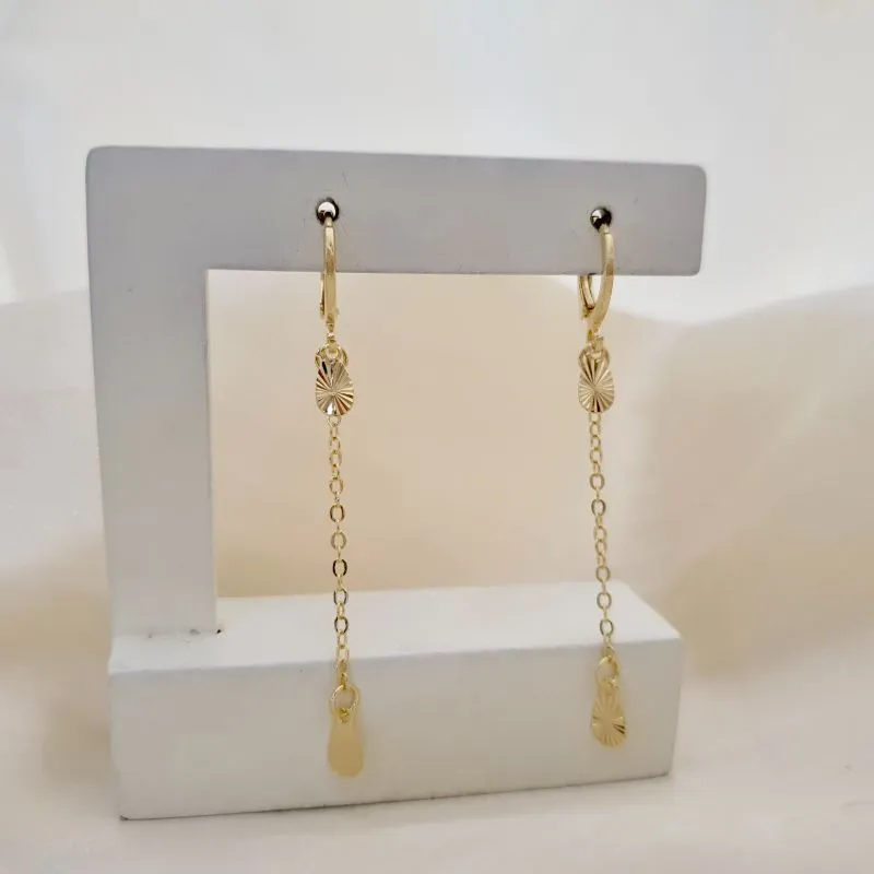 Brinco argola com pingente gota diamantada e corrente