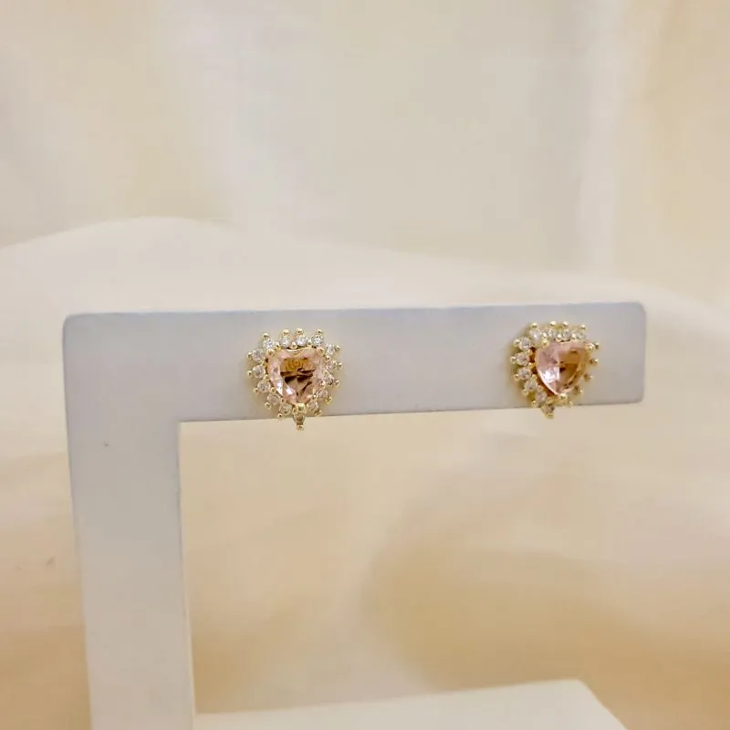Brinco coração zirconia rosa e contorno cravejado microzirconias
