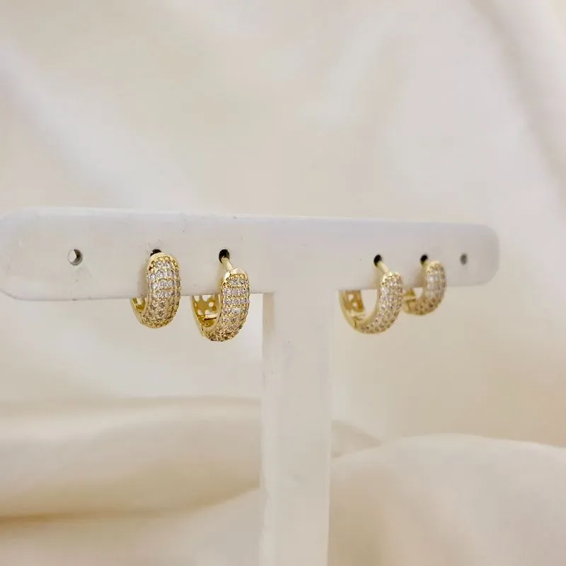 Brinco dupla argola click cravejada zirconia 4 fileiras zirconia
