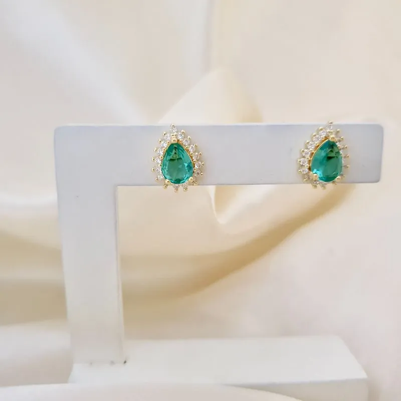Brinco gota zirconia verde contorno cravejado em microzirconia