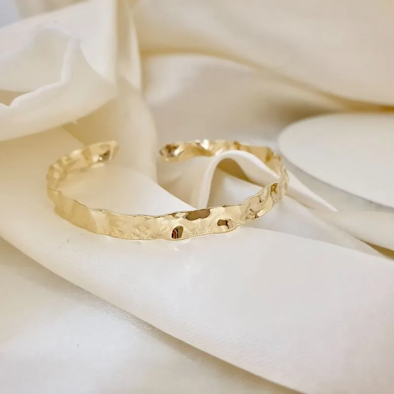 Bracelete amassado orgânico