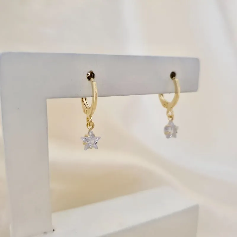 Brinco argola pingente estrela zirconia
