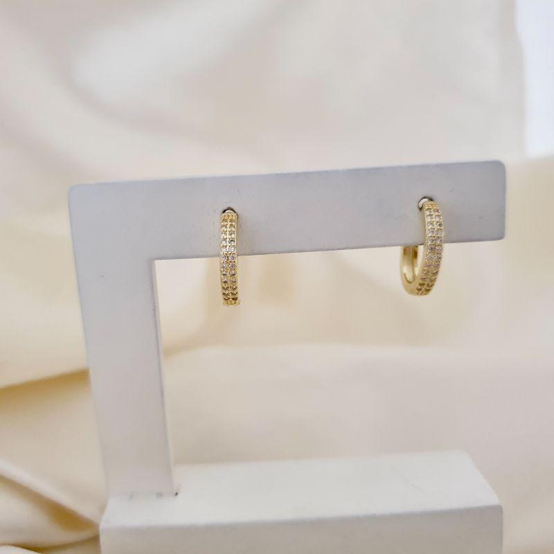 Brinco argola click cravejada zirconias