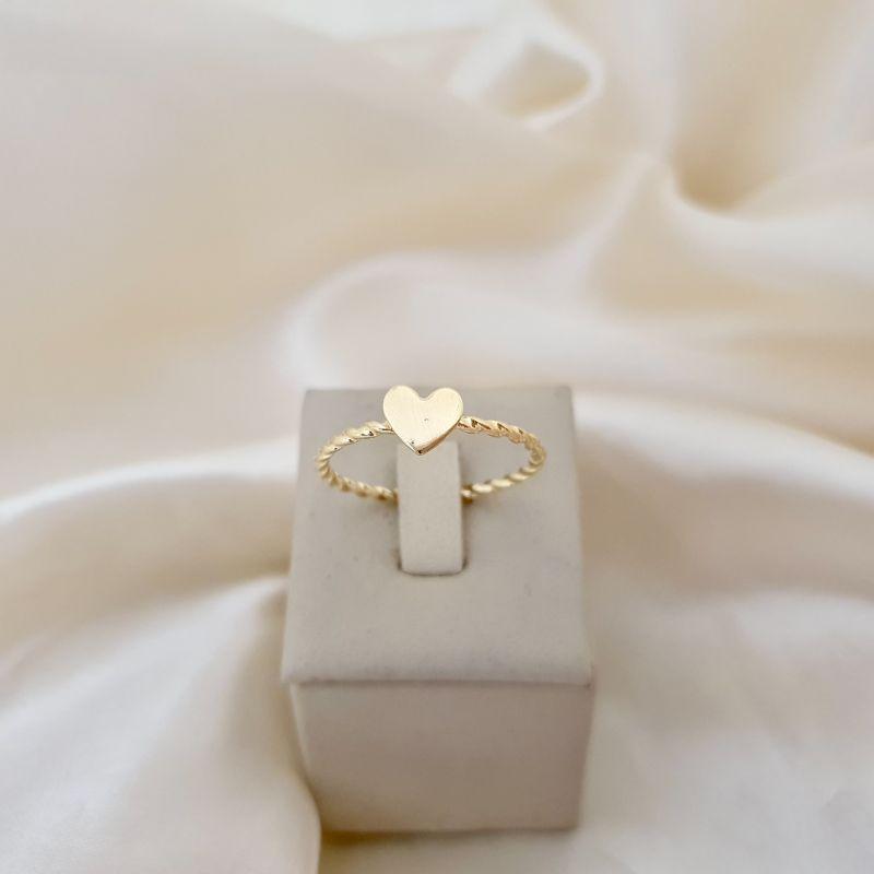 Anel aro torcido coracao