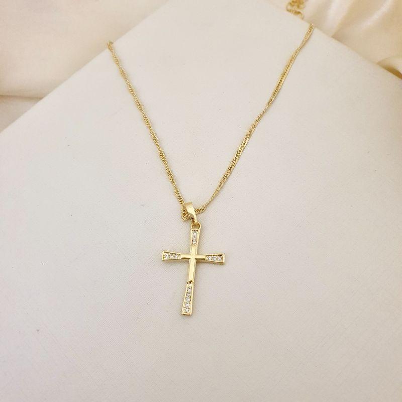 Colar pingente Cruz detalhes cravejados zirconia