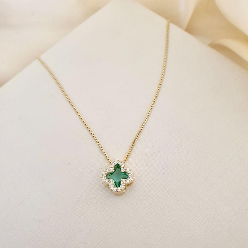 Colar pingente flor zirconia verde cravejado zirconia na vollta
