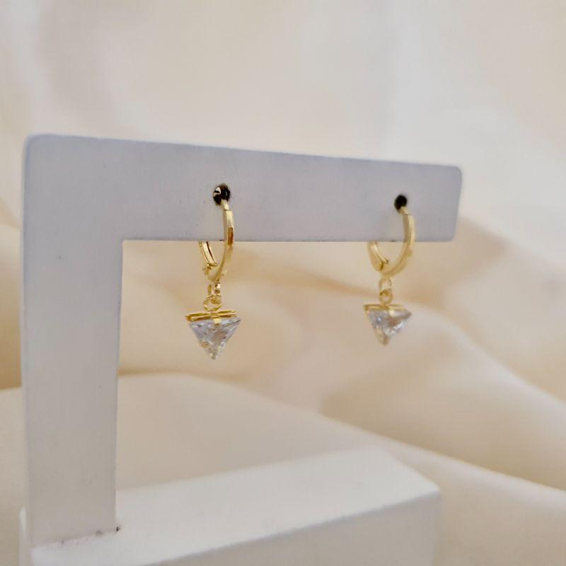 Brinco argola pingente zirconia triangulo