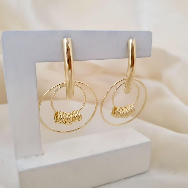 Brinco grande com circulo e elos