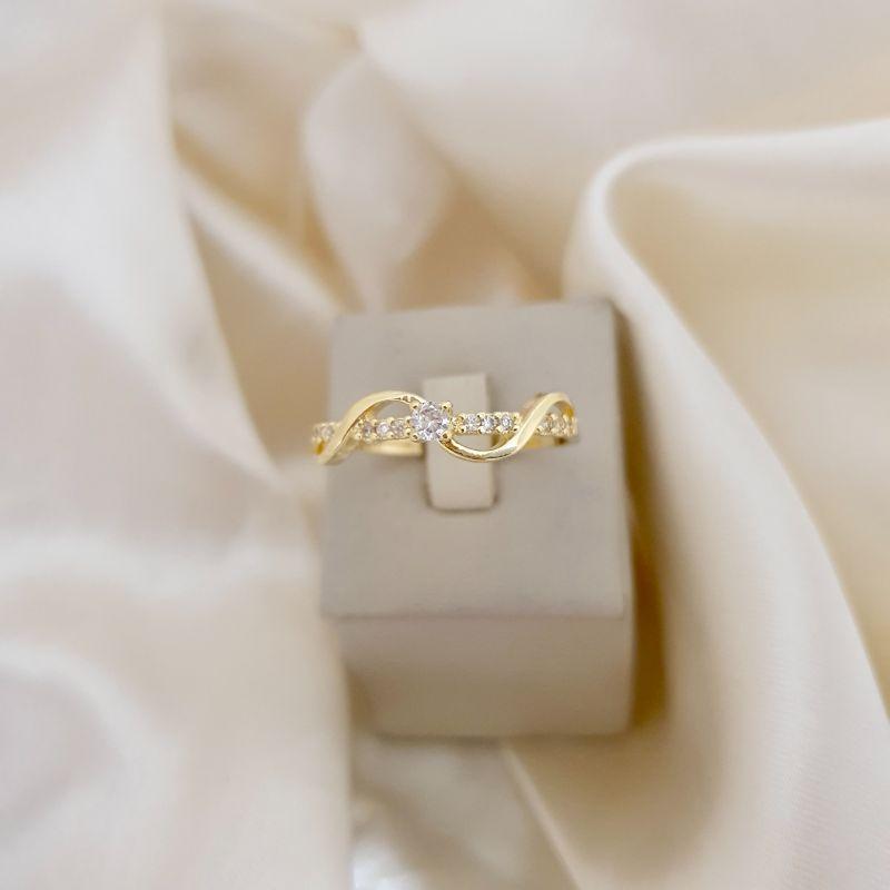 Anel aro trançado cravejado zirconias e ponto de luz