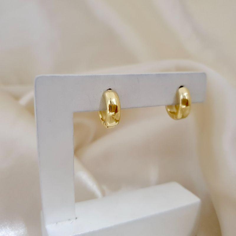 Brinco argola click lisa