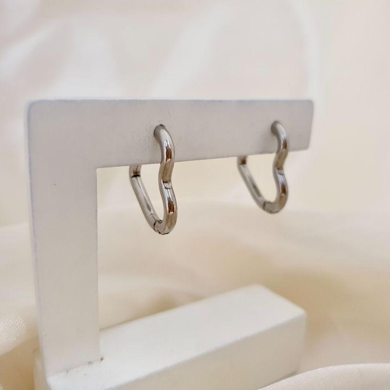 Brinco inox argola click coracao