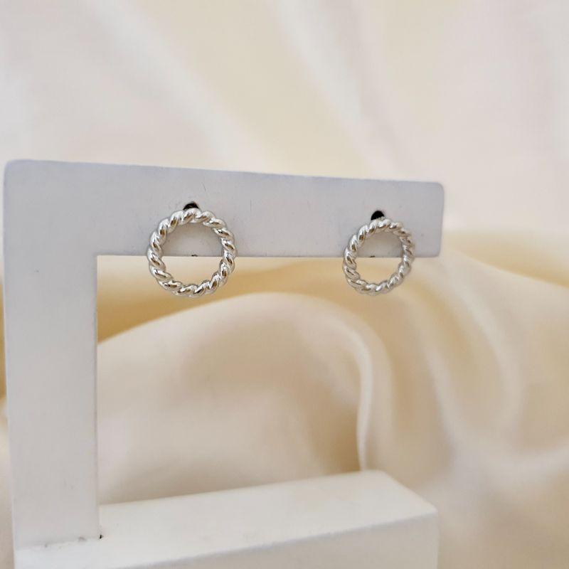 Brinco ródio circulo aro torcido