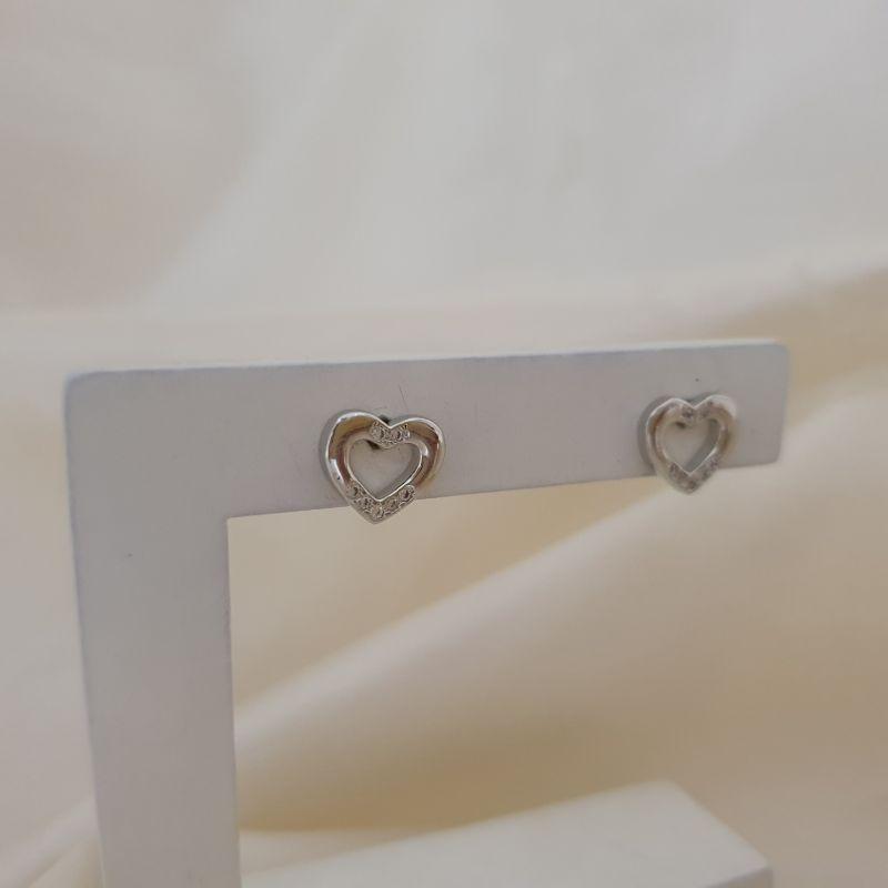 Brinco ródio coracao com zirconias cravejadas